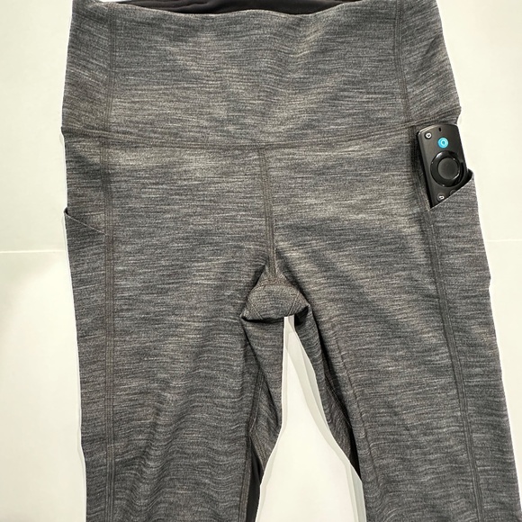 Lululemon Pace Rival Mid-Rise Crop 22” - Size 4. - Picture 11 of 12